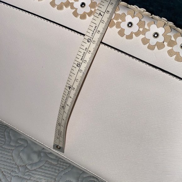 Catherine Malandrino 3D Floral Annabelle Frame Satchel w/dust bag - Picture 8 of 16